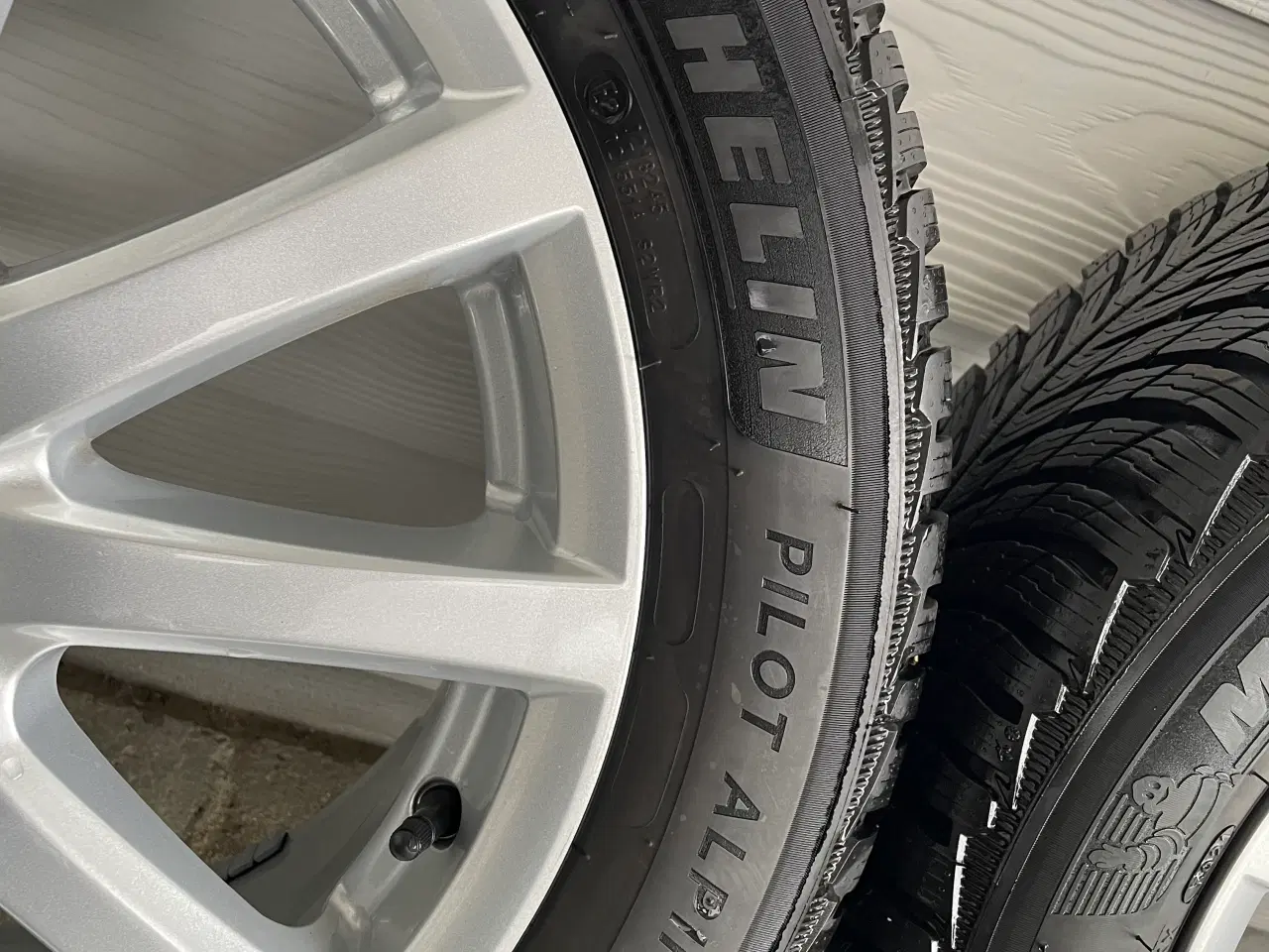 Billede 2 - Michelin vinterdæk med fælge