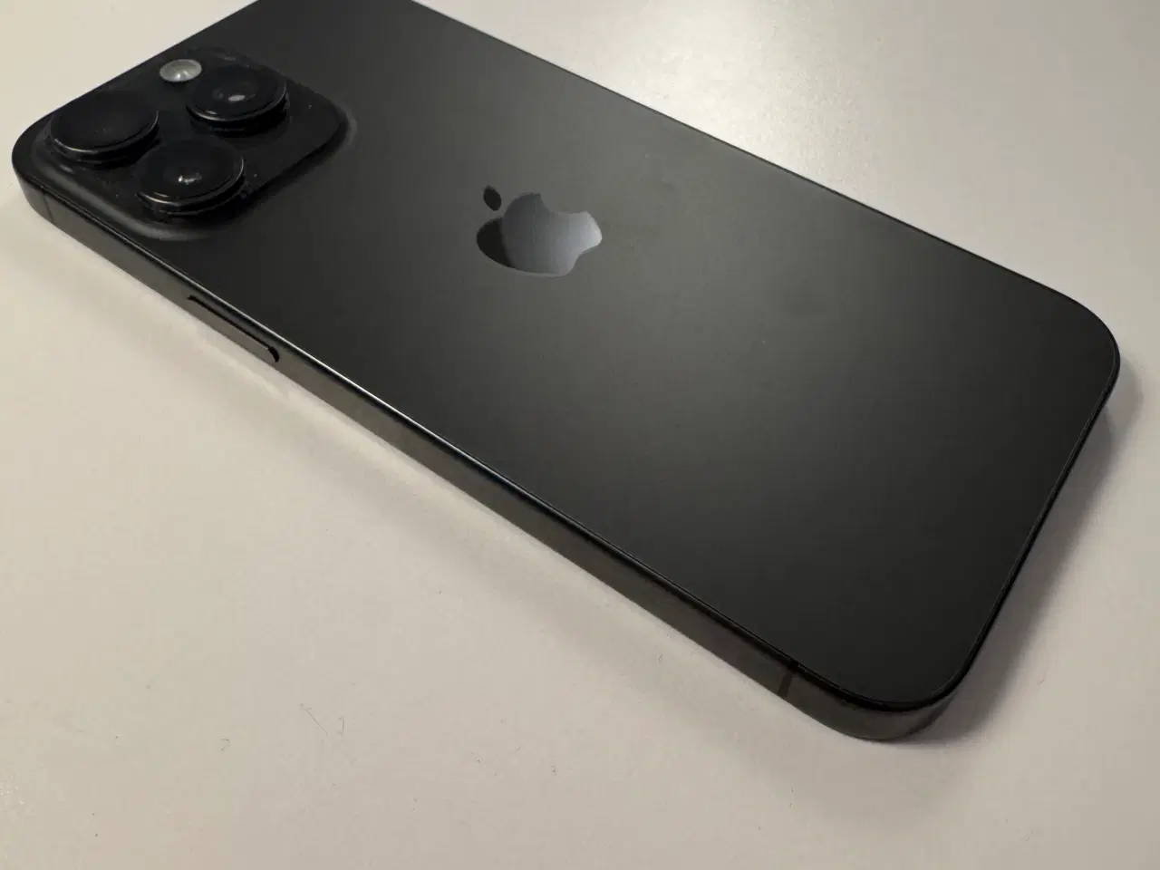 Billede 5 - Stor iPhone 15 Pro Max i flot stand