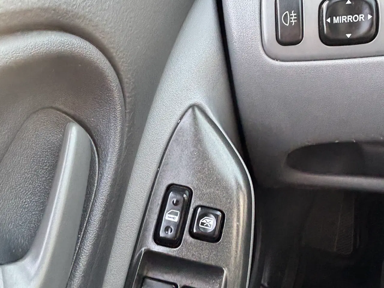Billede 8 - Toyota Yaris automatgear  / Semi automatic 2001. 1