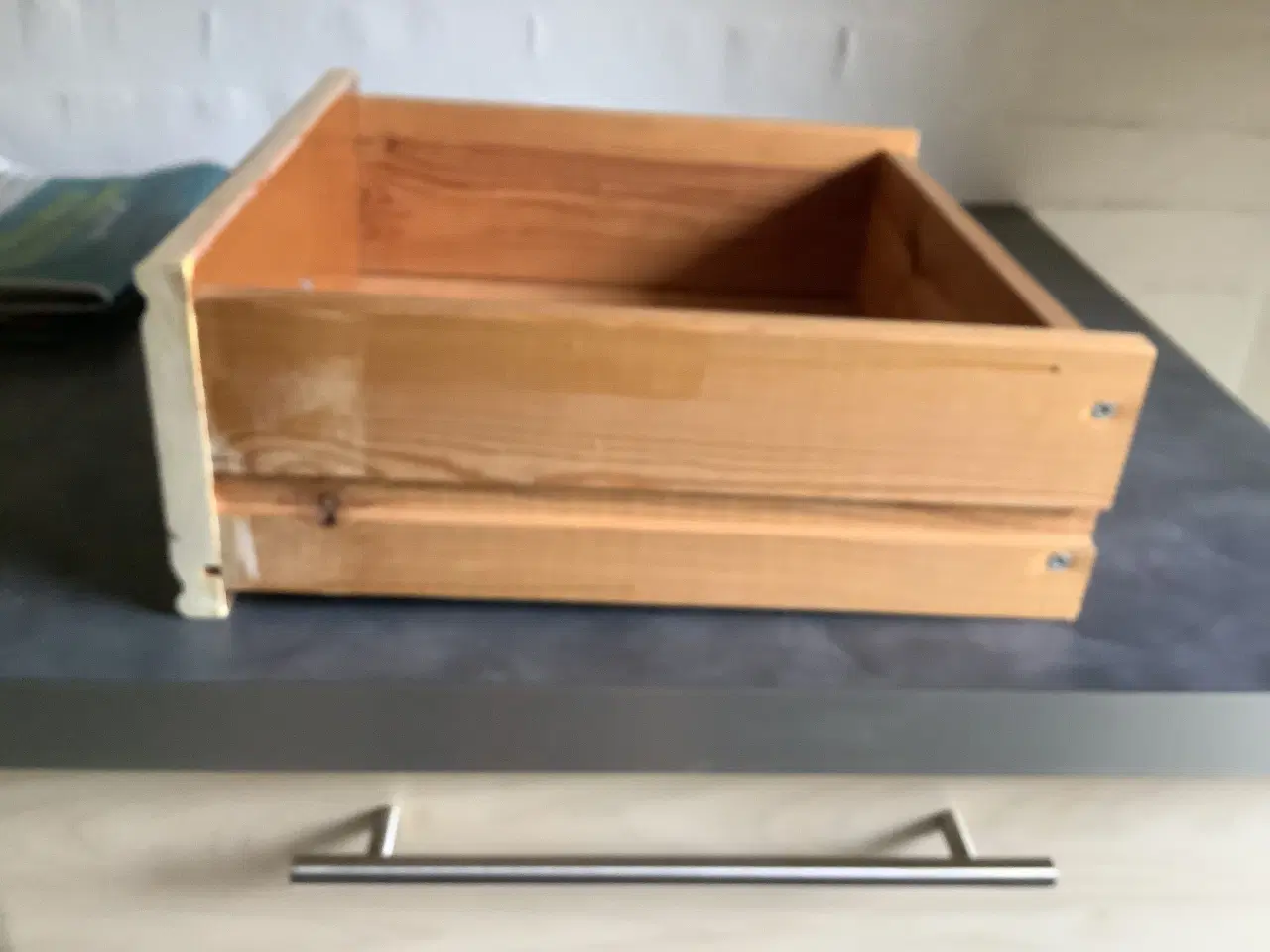 Billede 5 - lille fin kommode med fem skuffer