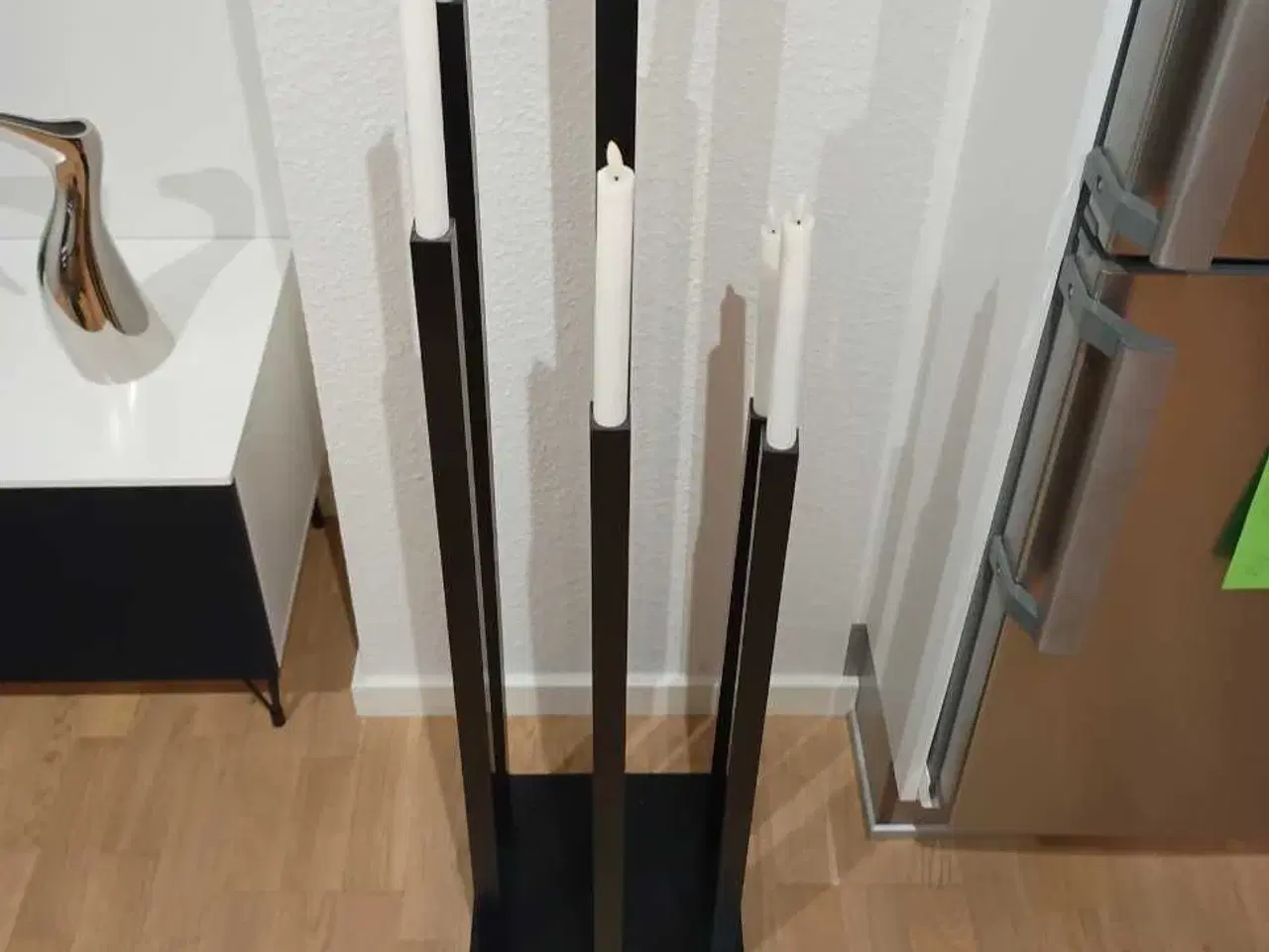 Billede 3 - Flot lysestage til gulvet. Fra Boconcept