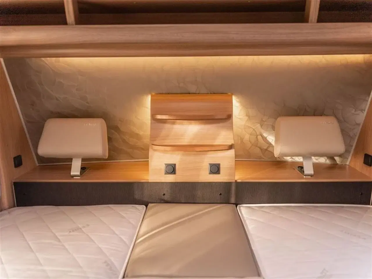 Billede 6 - 2016 - Fendt Bianco Selection 515 SG Rummelig kvalitetsvogn med enkeltsenge