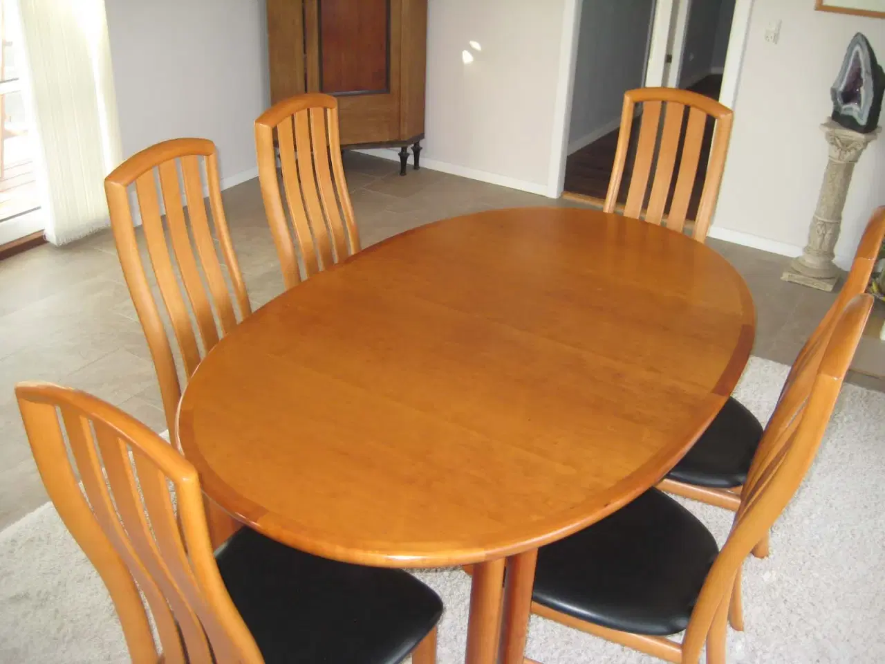 Billede 2 - Skovby Spisebord med 6 stole