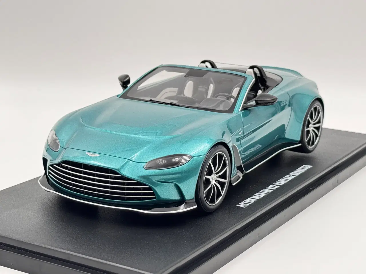 Billede 1 - 2022 Aston Martin V12 Vantage Roadster - 1:18