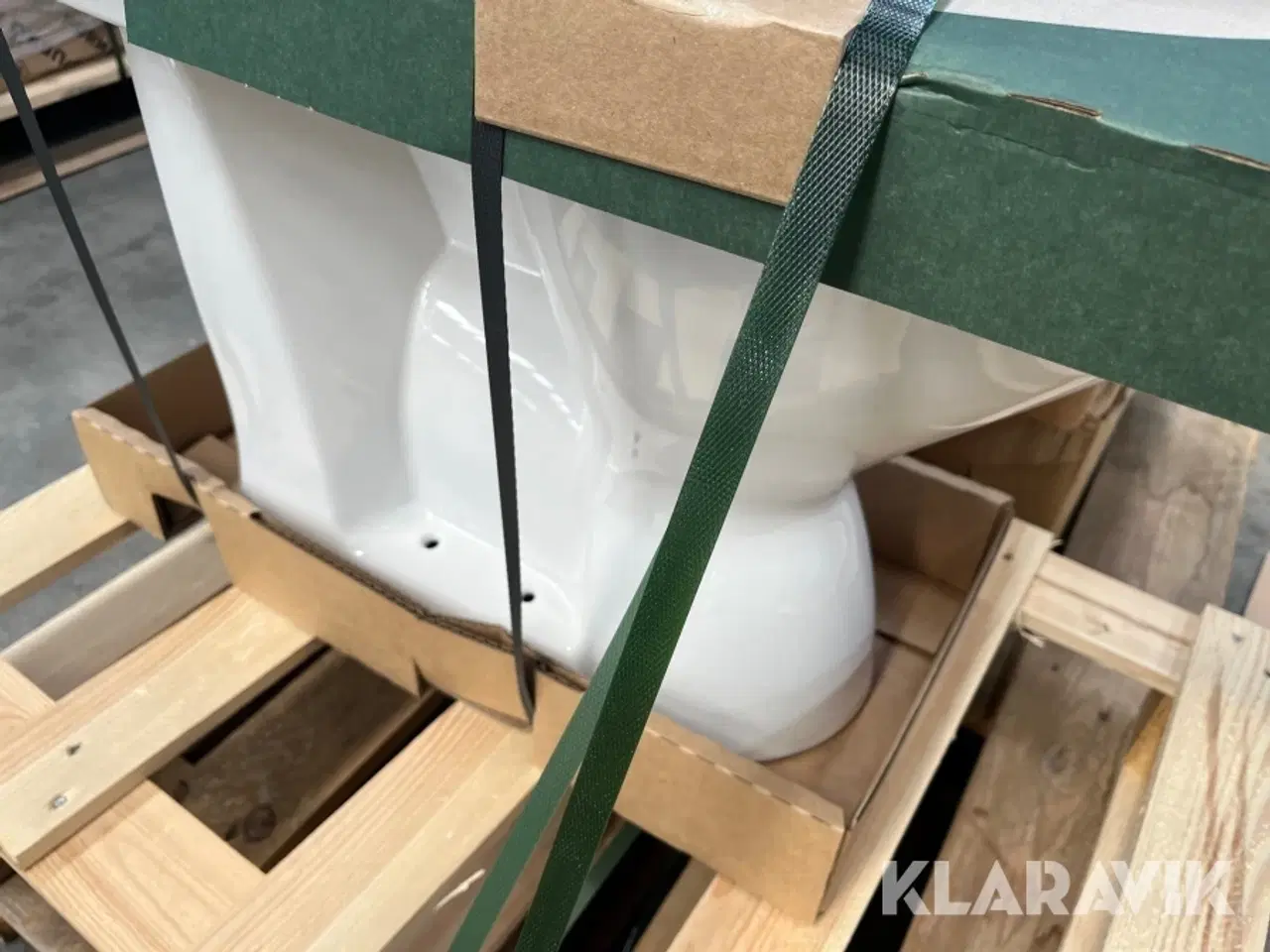 Billede 2 - Gulvstående toilet og to håndvaske