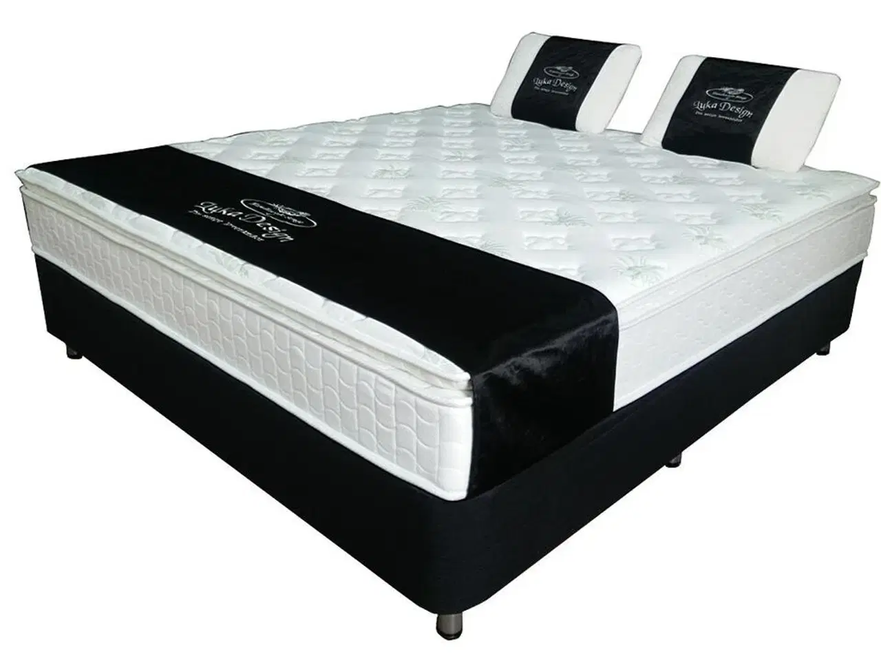 Billede 1 - Luka Design dobbeltseng med 2stk.  latex puder. Sengen måler 180x200cm.
