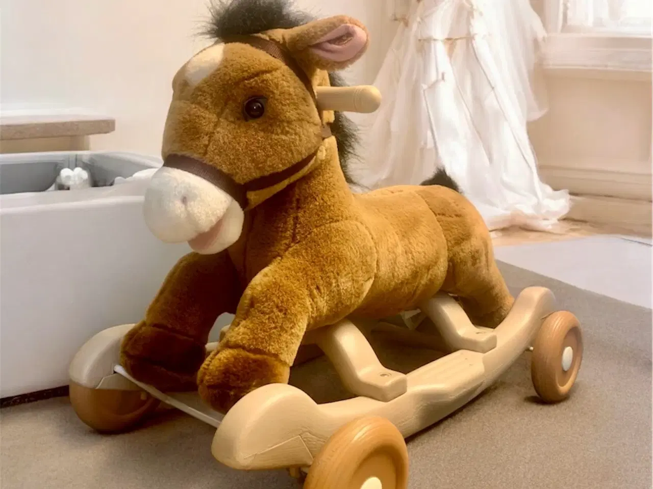 Billede 1 - 2-i-1 Gyngehest Med Hjul