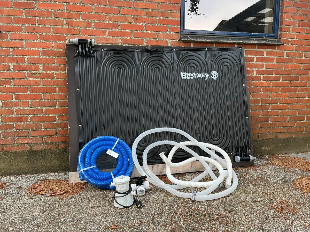 Billede 1 - Solvarme måtte til børnepool