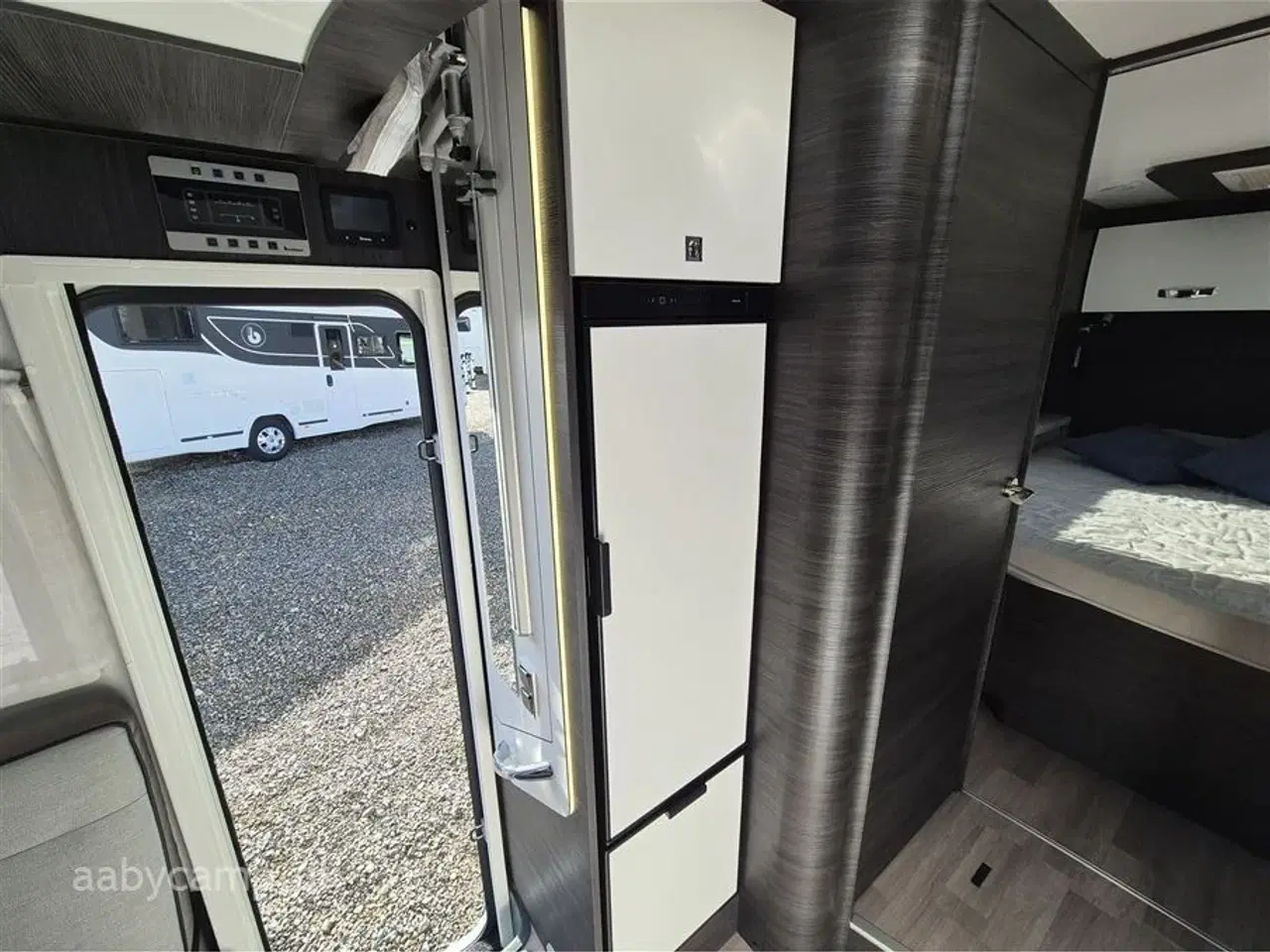 Billede 14 - 2024 - Benimar Mileo 297   Nk pakke. Automatgear. solceller. Lithium batteri. Markise. cykelstativ. Queensbed.