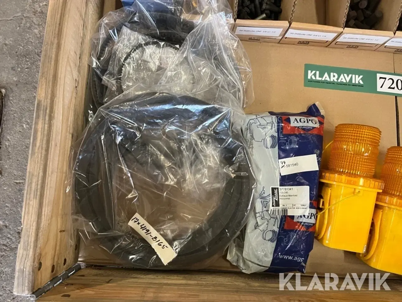 Billede 5 - Blandet lot bolte , lygter og remme