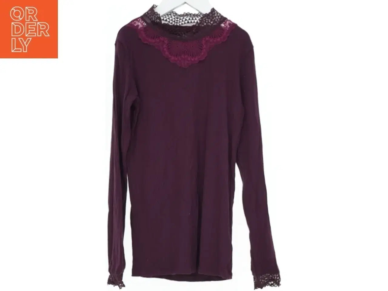 Billede 1 - Langærmet bluse med blonde detaljer fra VRS (str. 140)
