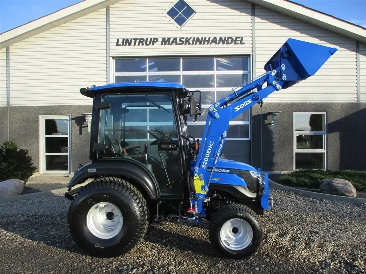 Billede 3 - Solis 26 HST Med kabine, Turf hjul og frontlæsser.