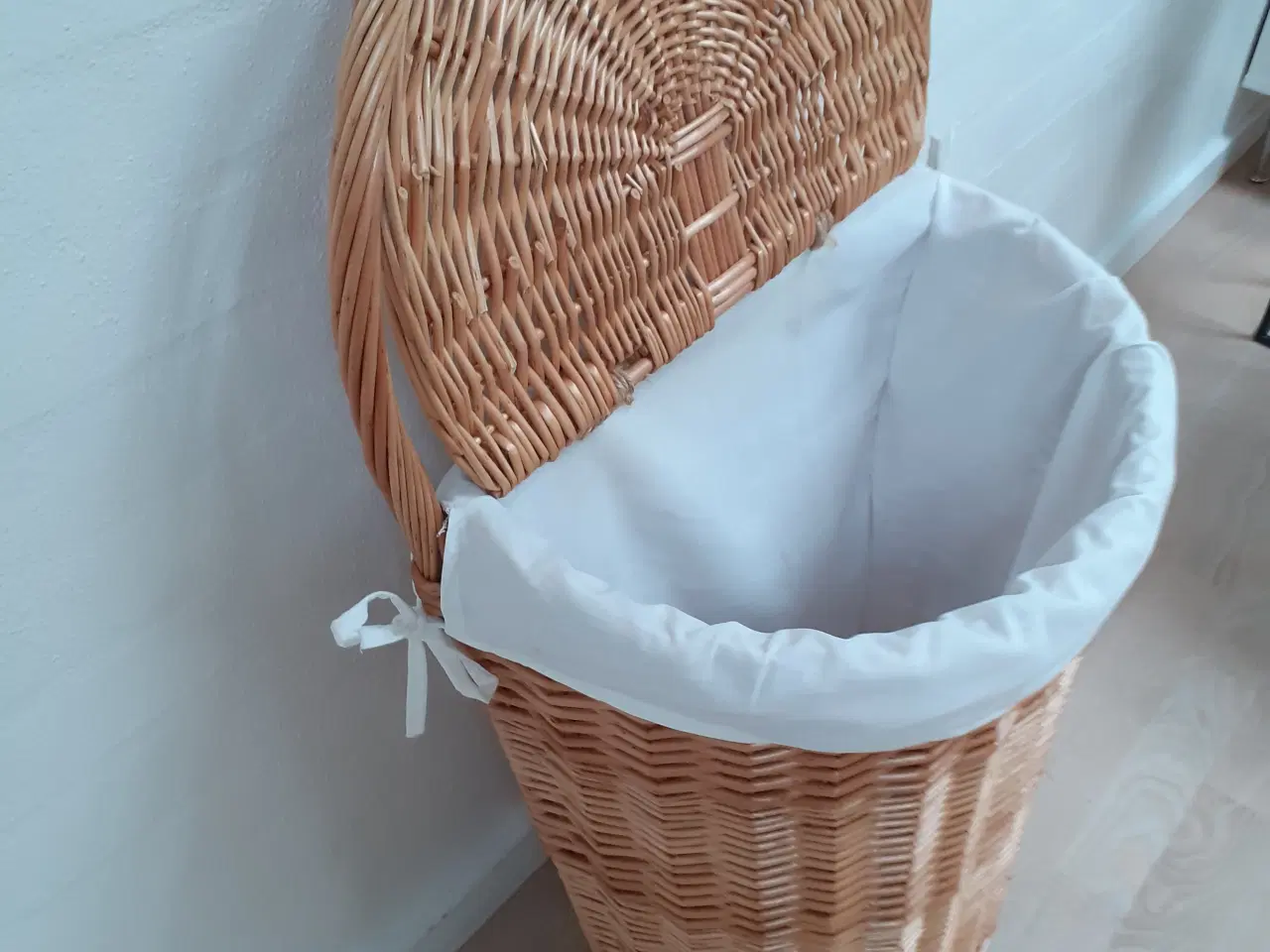 Billede 4 - Vasketøjskurv