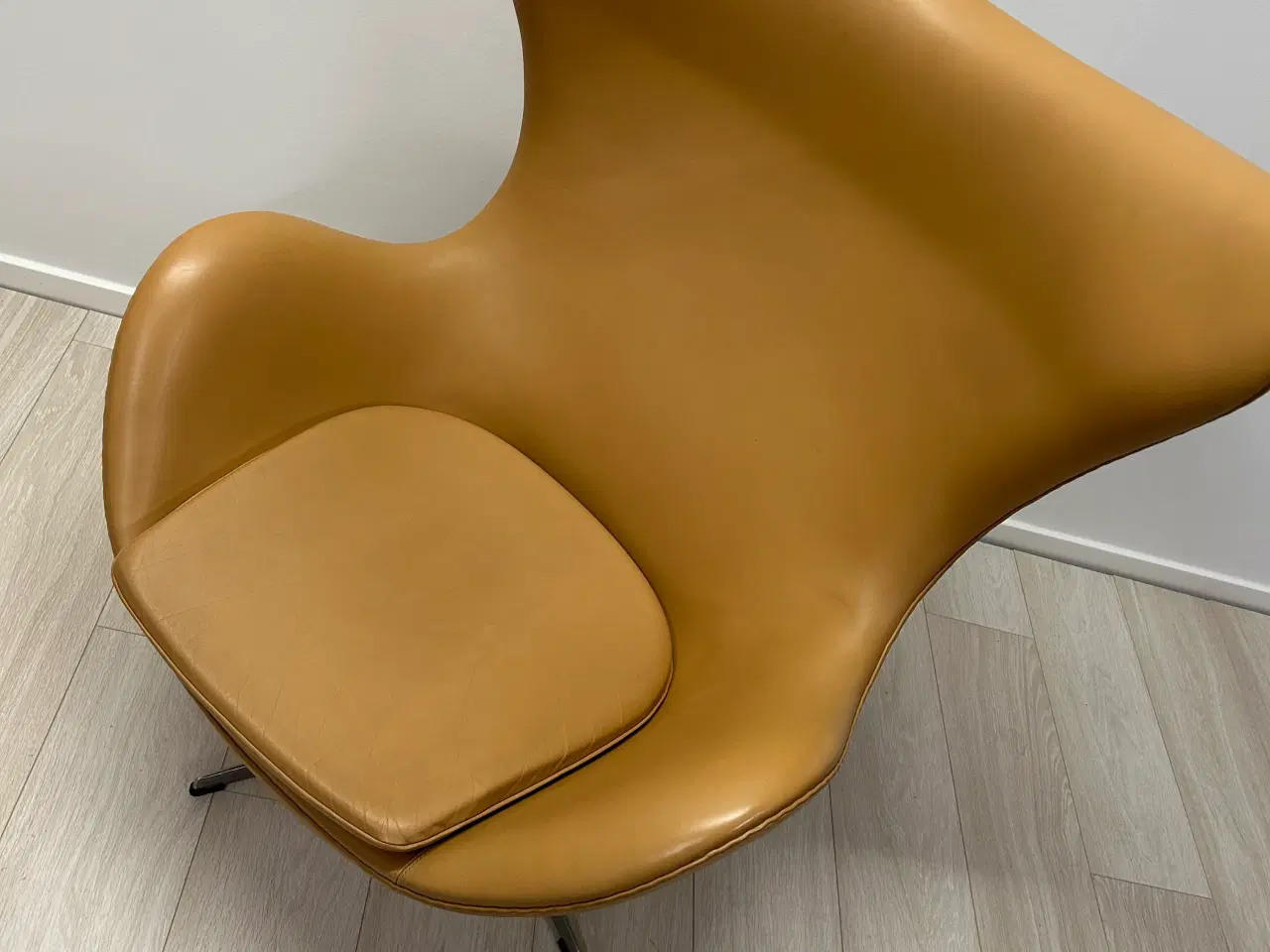 Billede 5 - Fh 3316 Ægget af Arne Jacobsen Brun læder. 