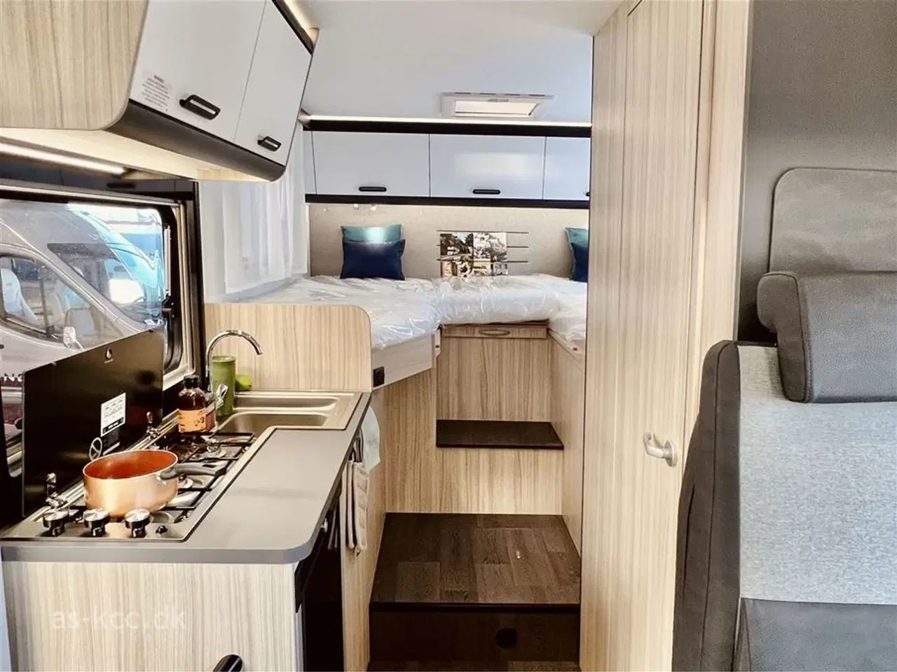 Billede 12 - 2024 - Sun Living S 65 SL   Lille Sun Living Autocamper med to enkelt senge.