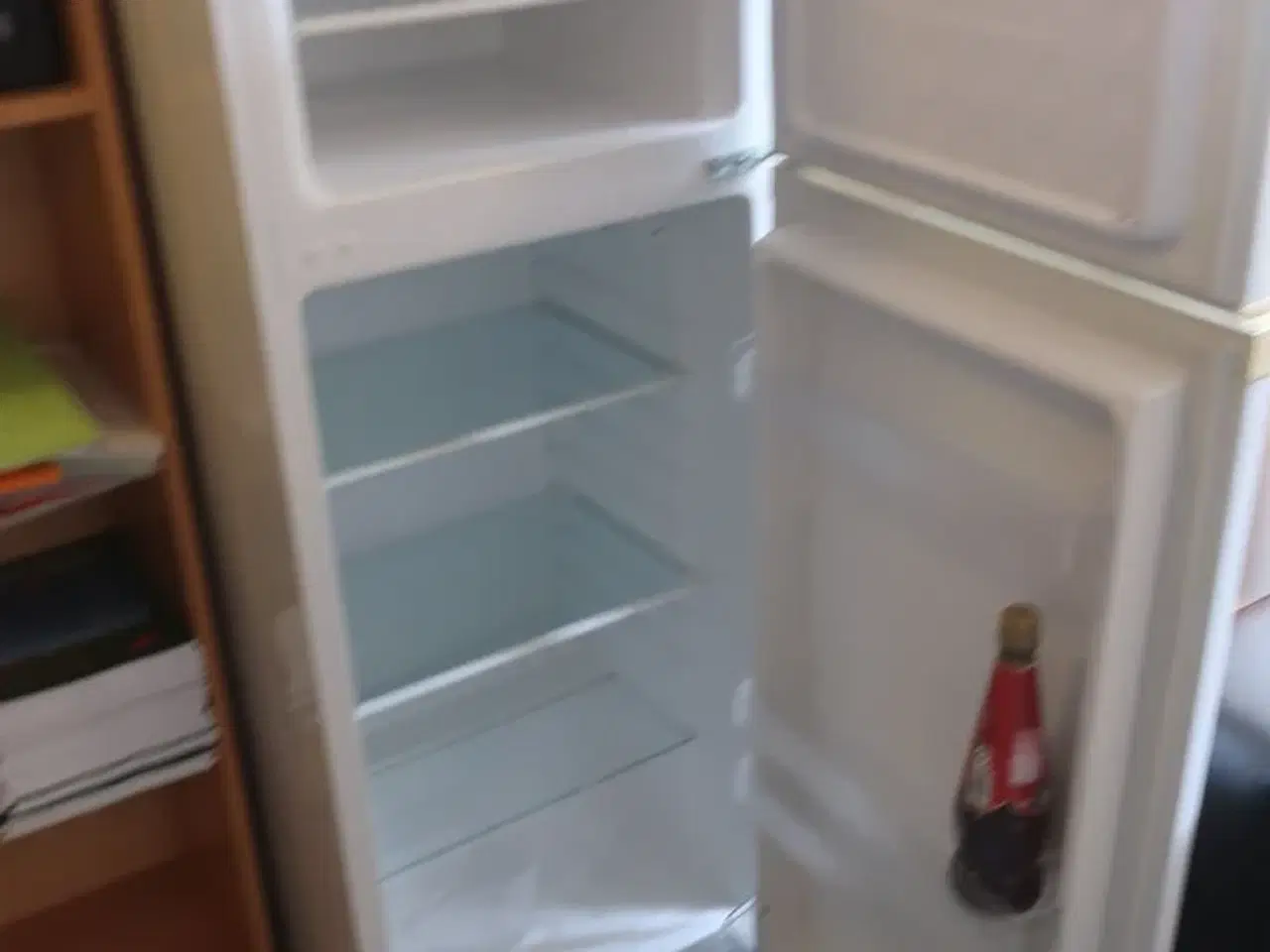 Billede 2 - Køle-/fryseskab FRIGOR samt sofa