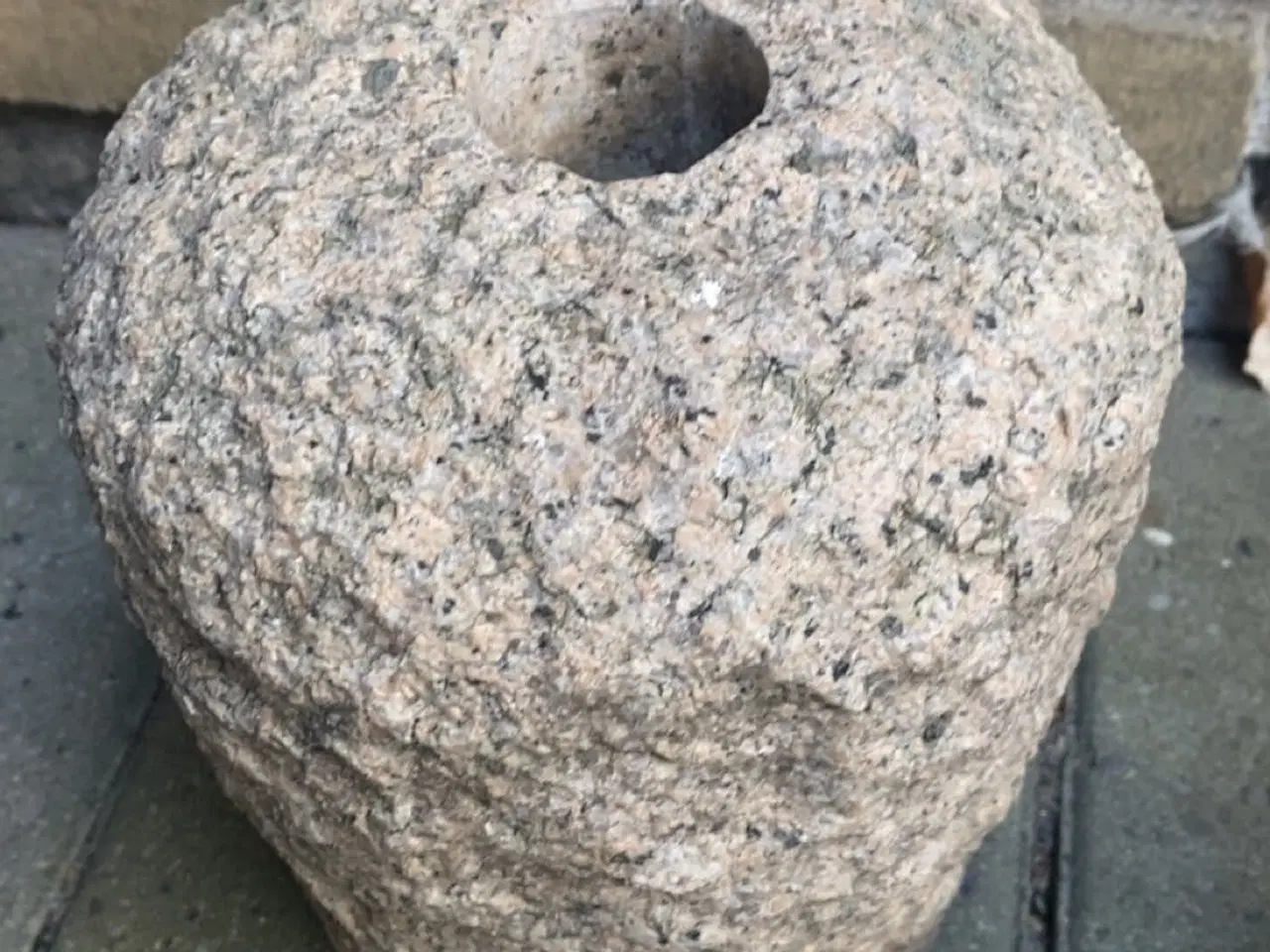 Billede 2 - Granit stenkrukke med hul i midten