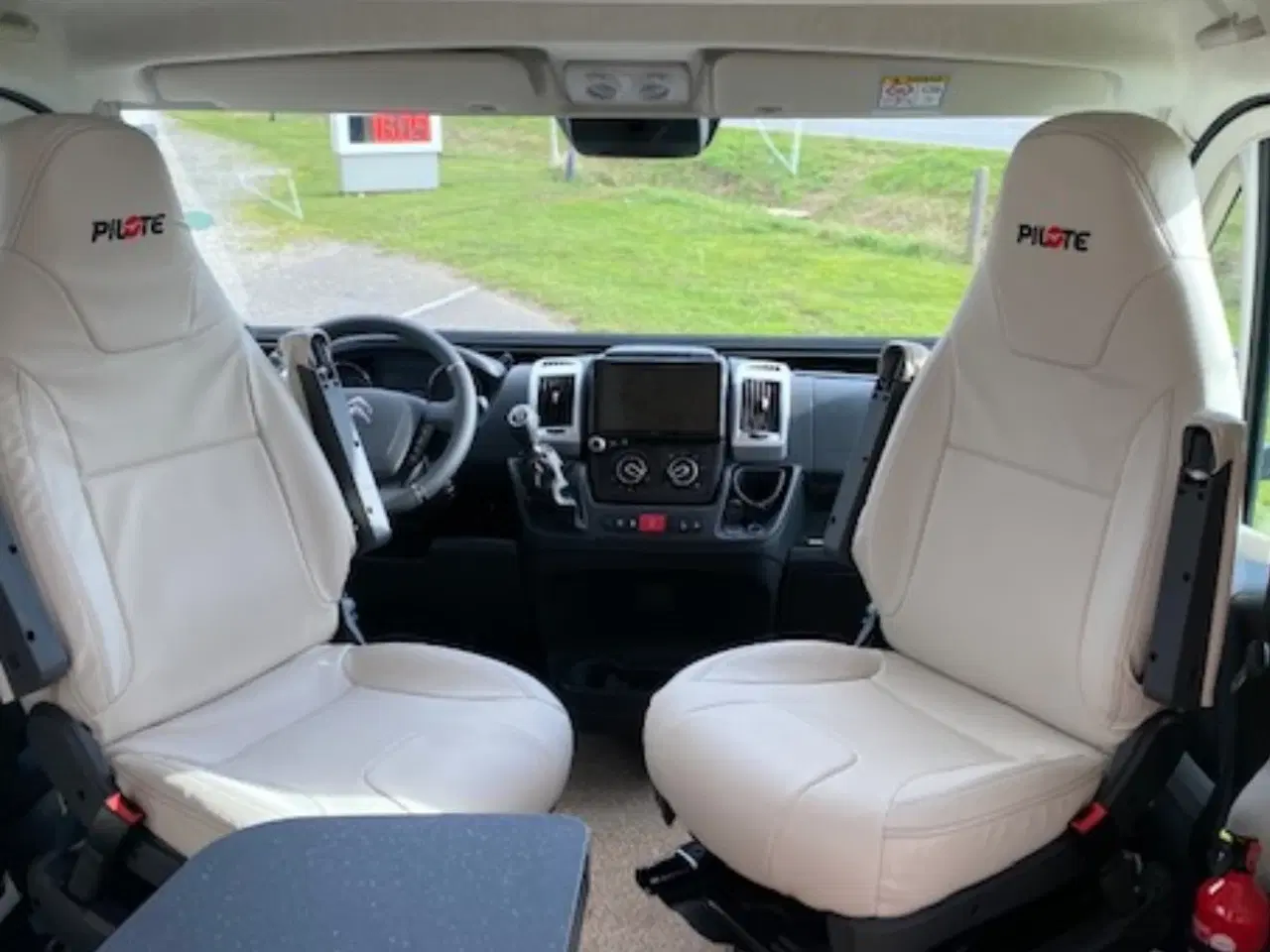 Billede 11 - Pilote P 696 D Évidence