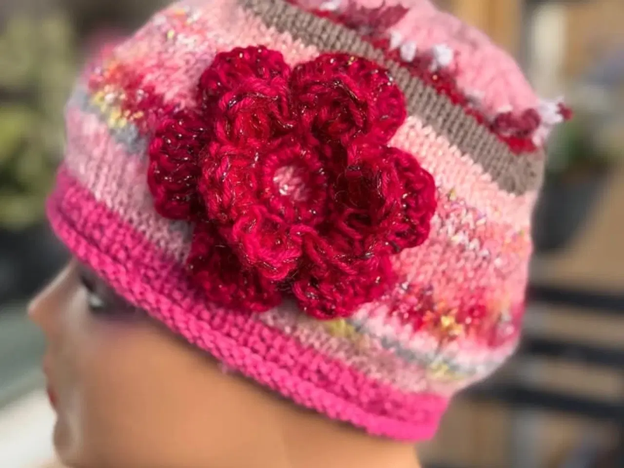 Billede 16 - Unikke huer, skabt af restegarn og fantasi