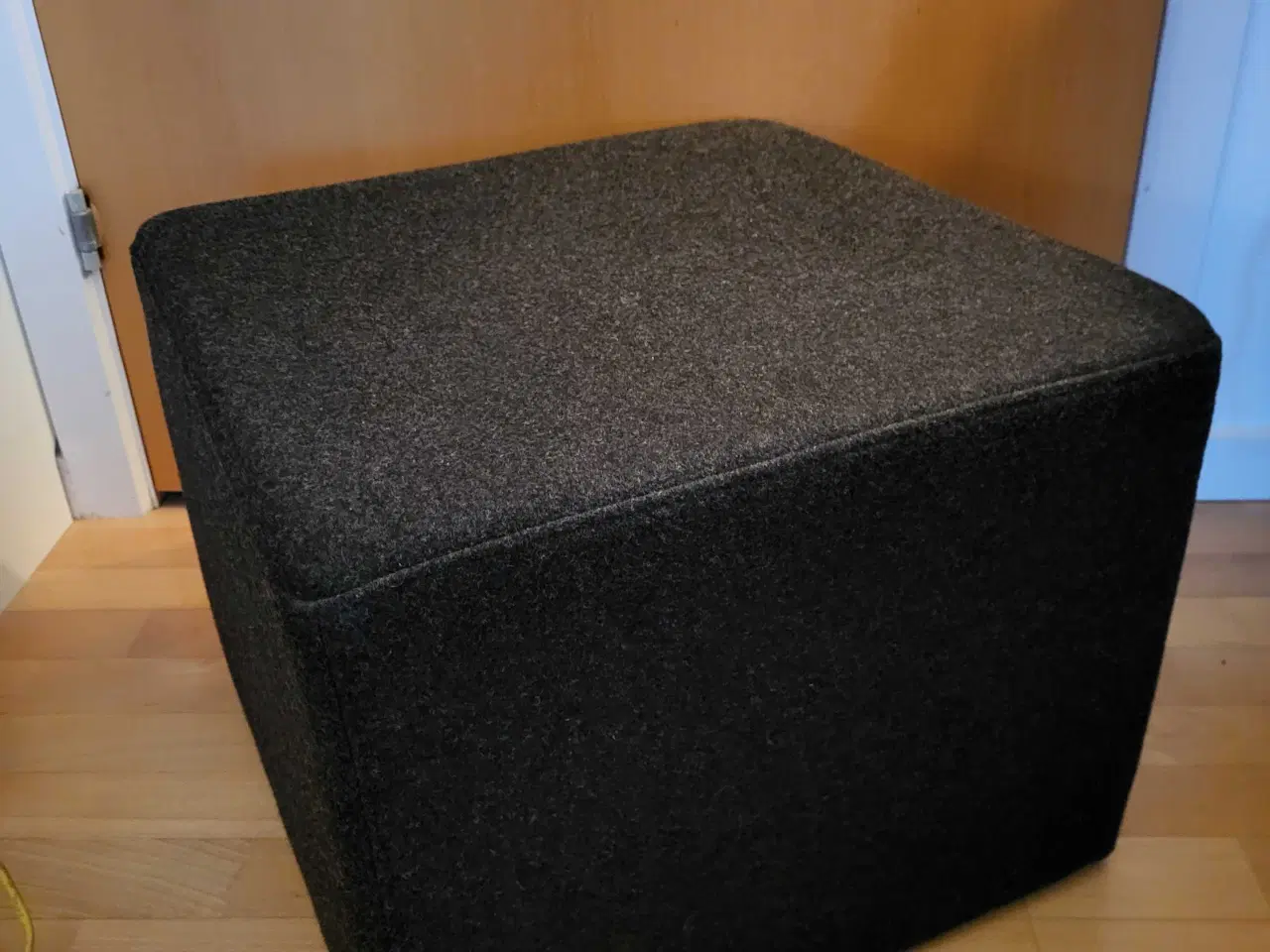 Billede 3 - Bolia Cube puf i mørkegrå uld - som ny 