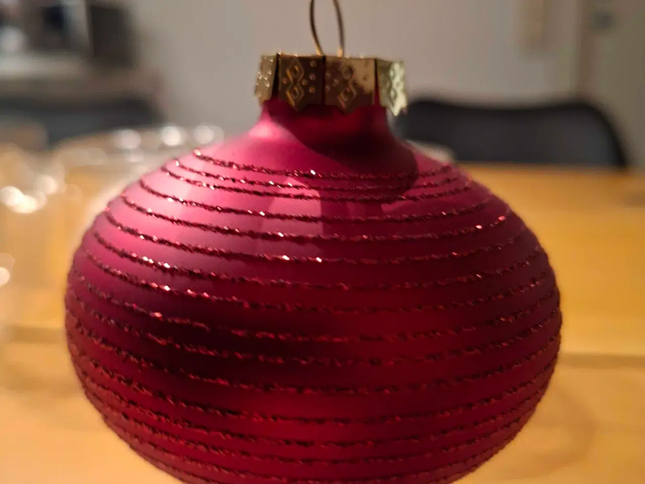 Billede 2 - Julekugler i I 3 flotte farver med glimmer 