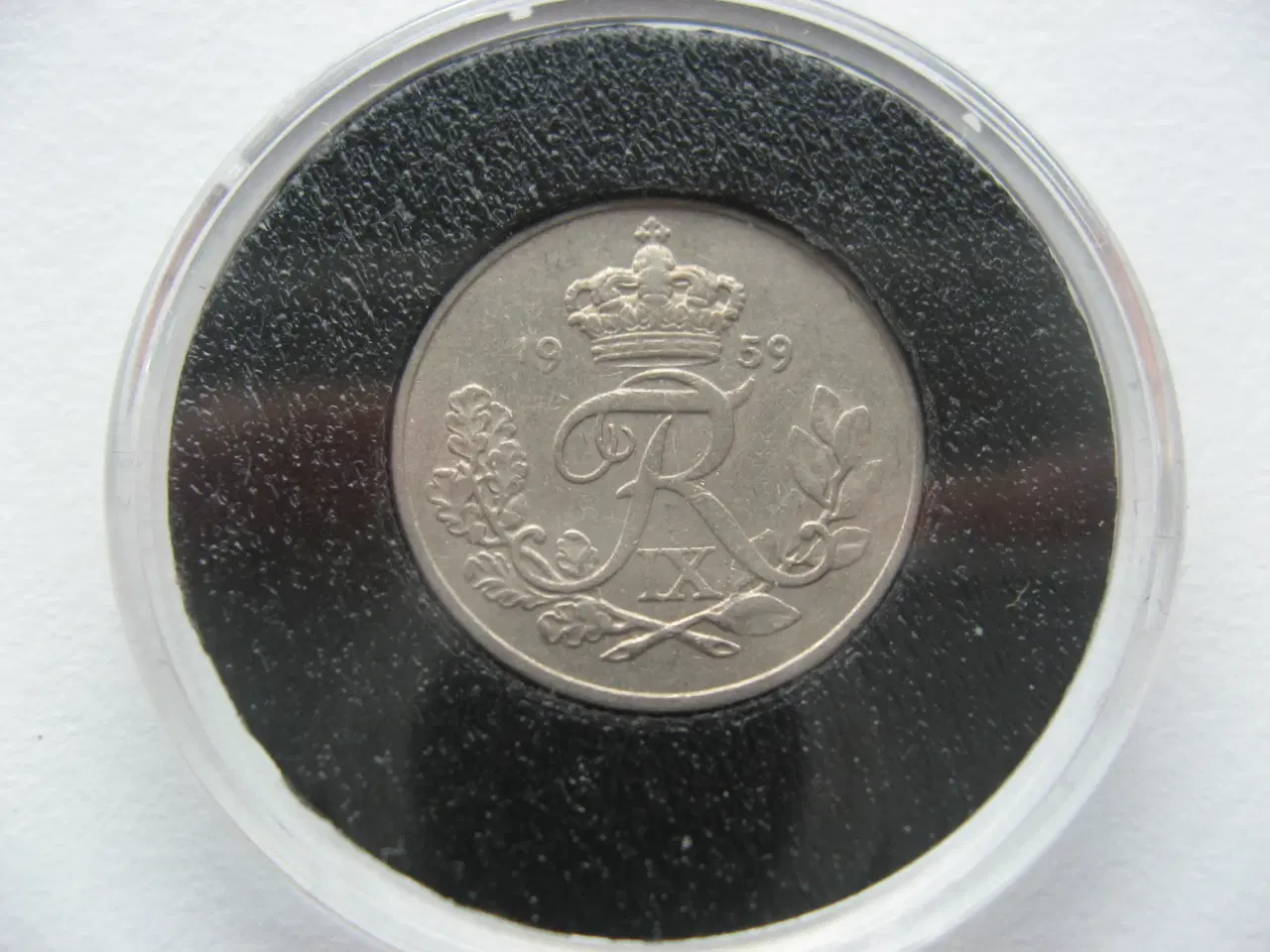 Billede 1 -  Flot 10 øre 1959, den svære, i Kapsel