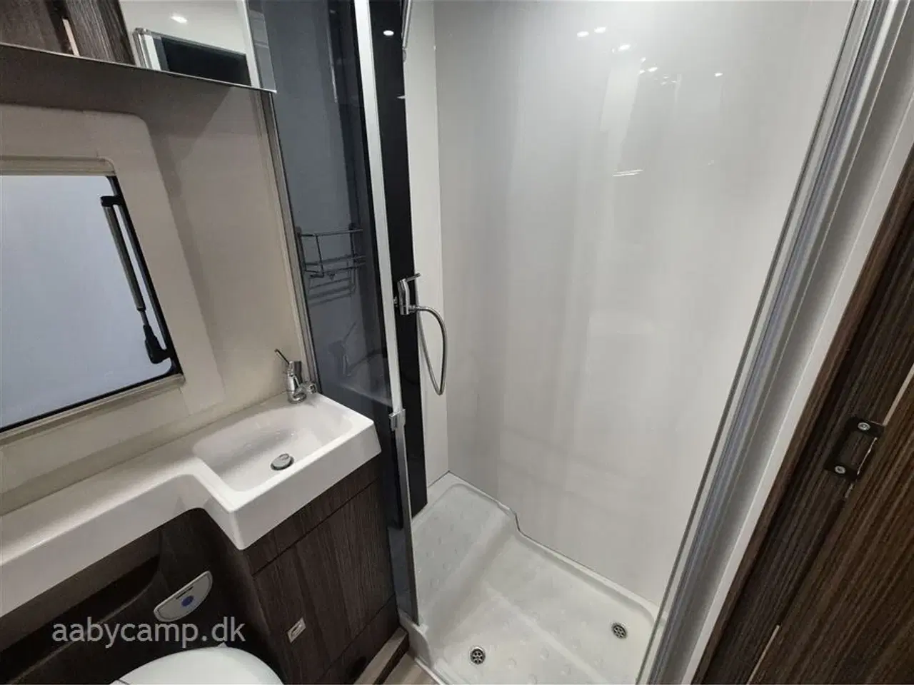 Billede 17 - 2019 - Benimar Tessoro 442   NK pakke. Automatgear. 95 Ah Batteri. solcelle. markise.  varme på spildevand. en ejer fra ny.  fuld service hos Ford inkl. tandrem. undervognsbehandlet.