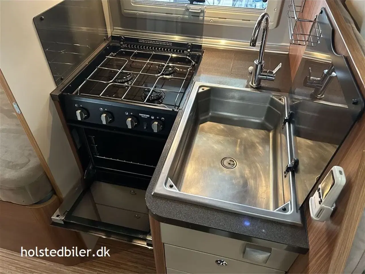 Billede 10 - 2011 - Adria Coral 670 SLT   5 selepladser - km KUN 72000 - 2 enkeltsenge.