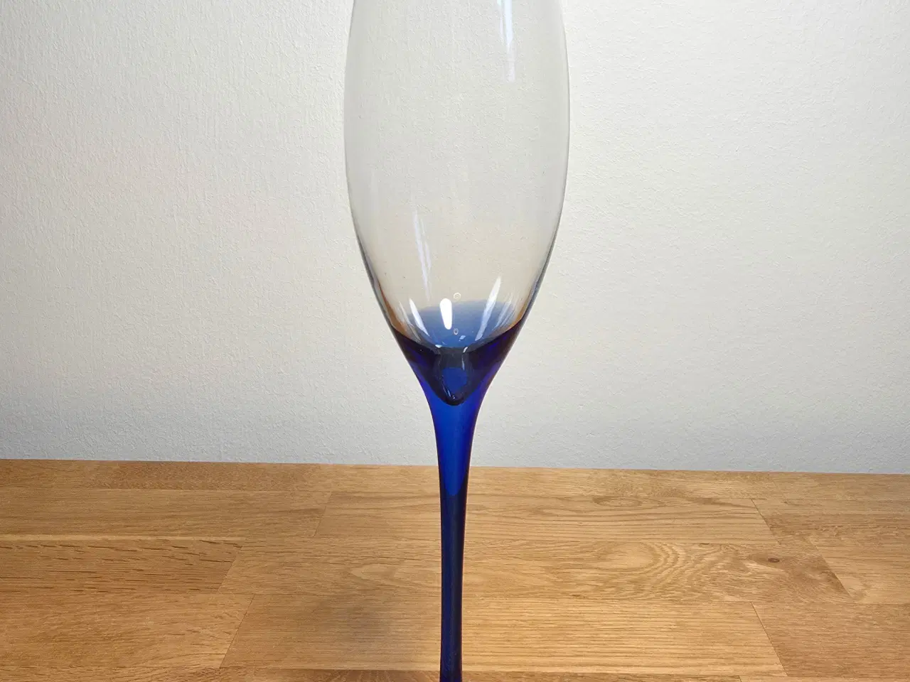 Billede 2 - 6 stk champagneglas med blå stilk