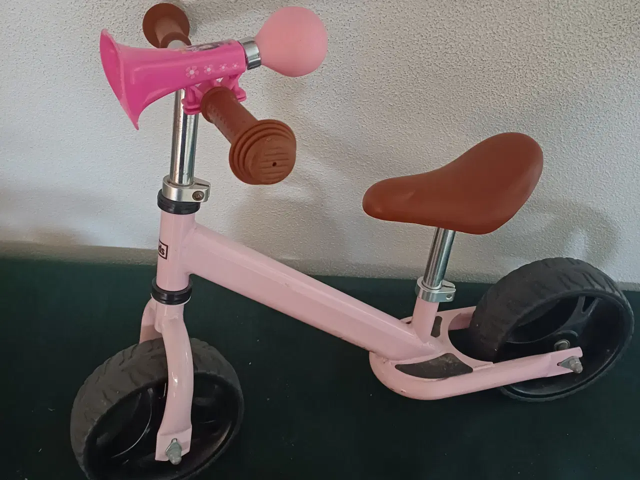 Billede 1 - Løbe cykel i lyserød 