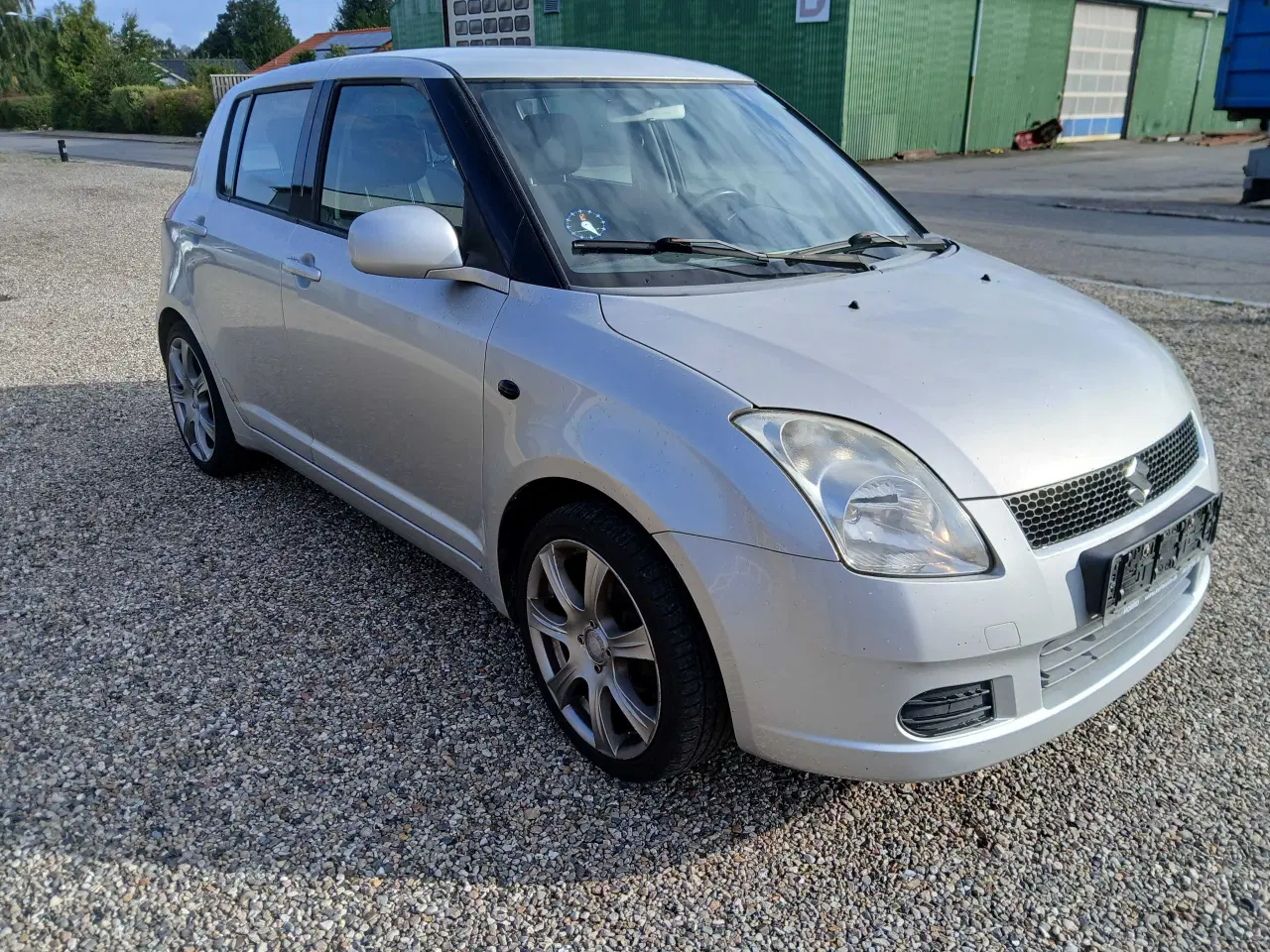 Billede 2 - Suzuki Swift 1,3  5 dørs. Til CVR