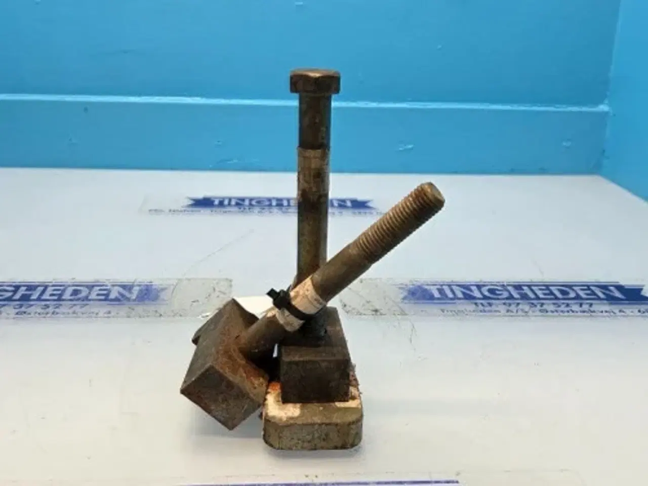 Billede 2 - New Holland 8360 Frontvægt Lås 16051121