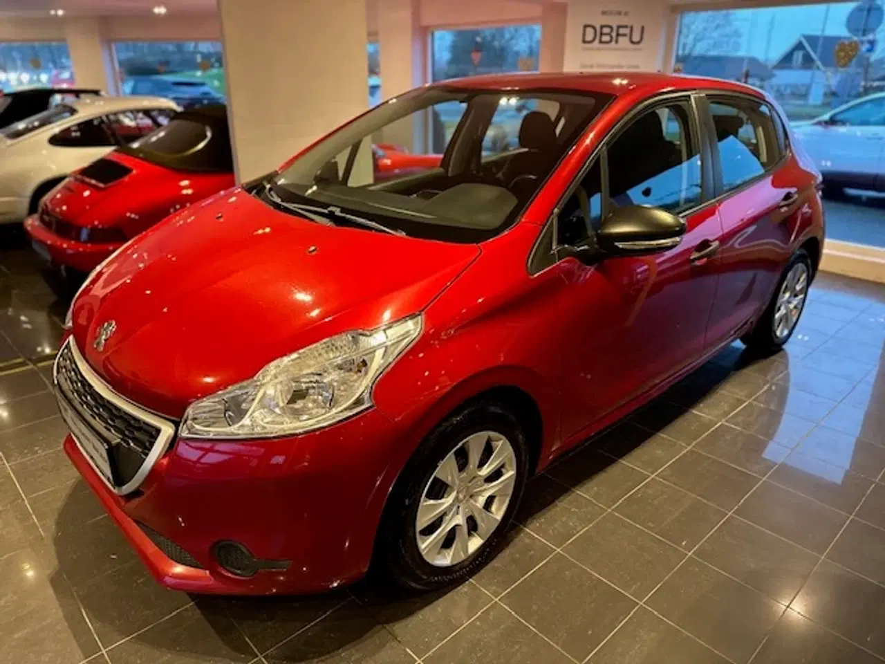 Billede 1 - 208 med fuld service.