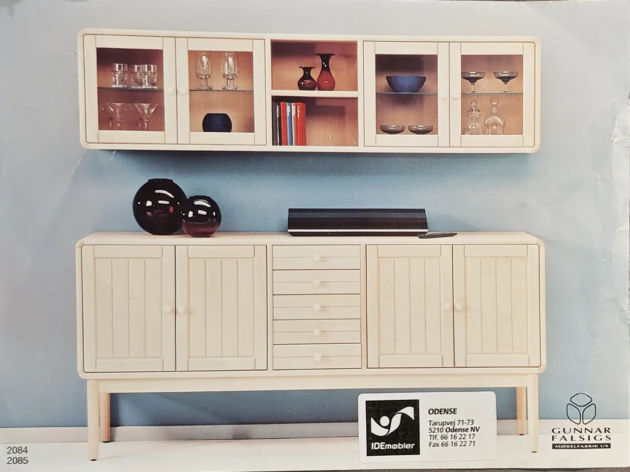 Billede 1 - Skænk i lakeret lys bøg (sælges med vitrineskab)