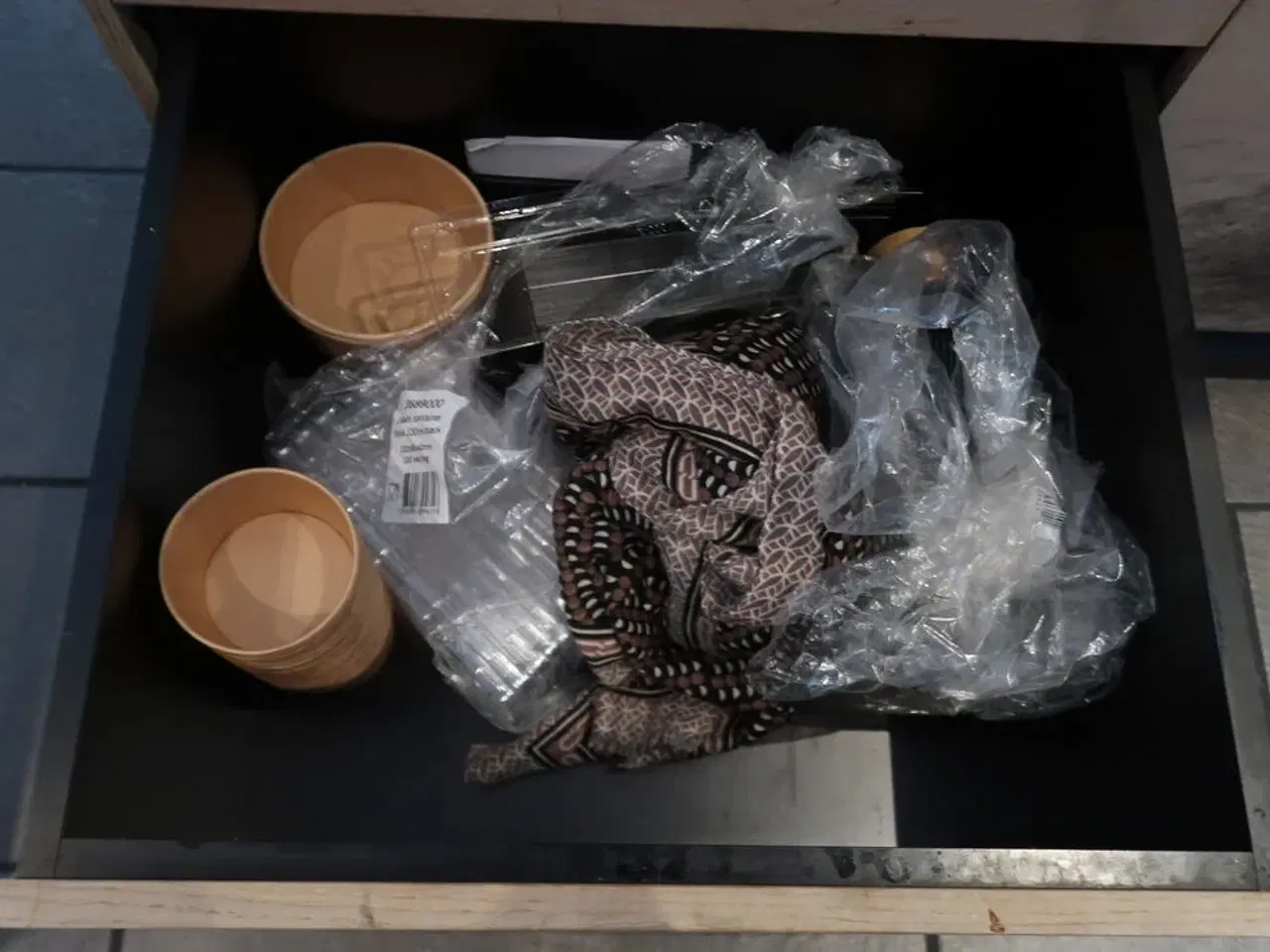 Billede 6 - Disk med indhold i skuffer