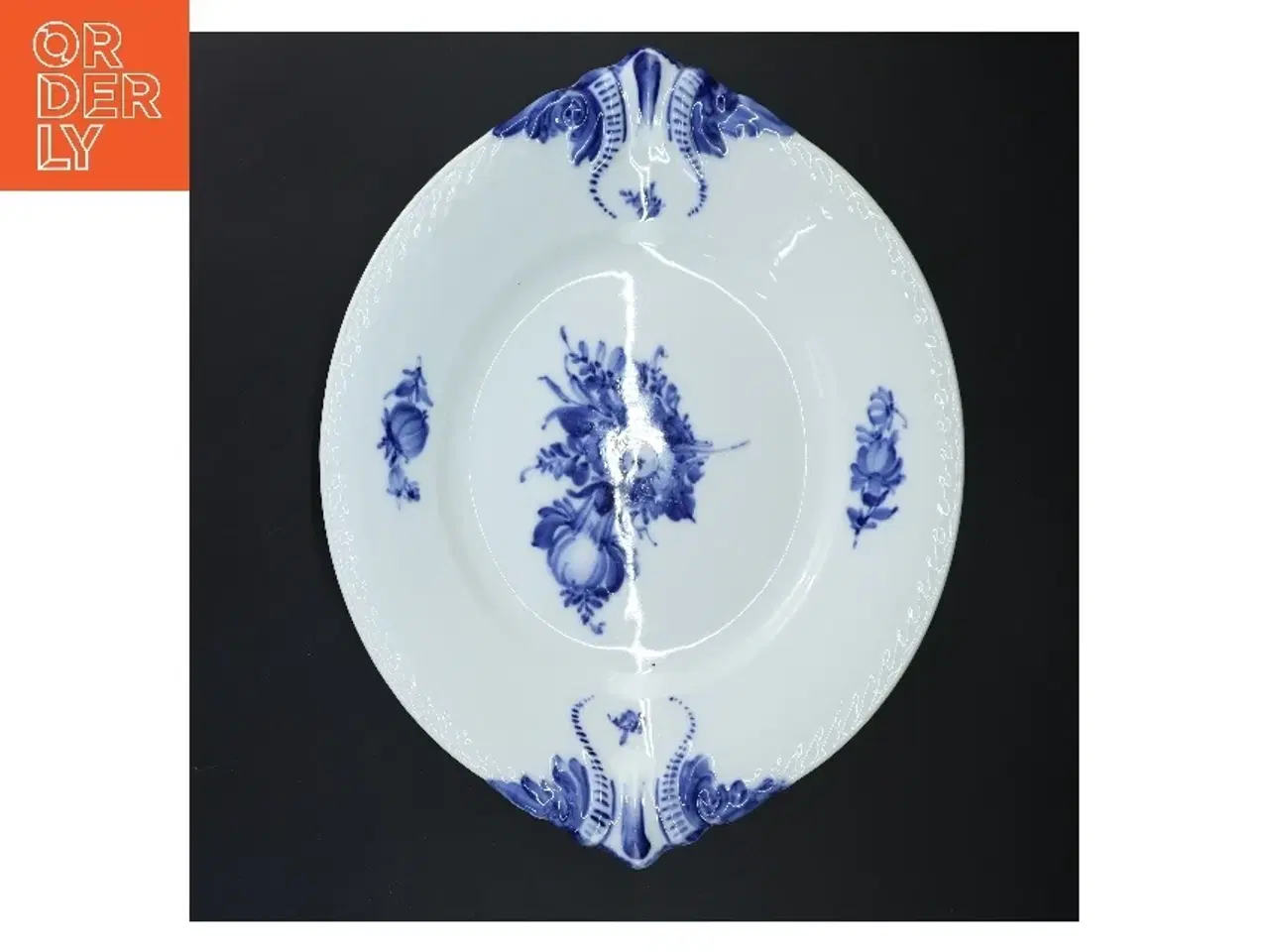 Billede 1 - Porcelæn fad med blå blomst fra Royal Copenhagen (str. Ø 29 cm)