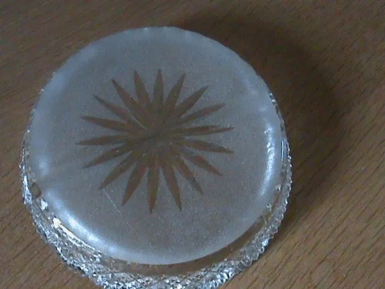 Billede 2 - Klar glas skål todelt med mønster i kant