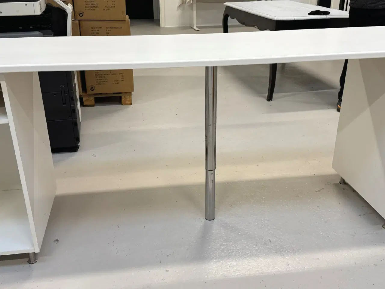 Billede 1 - Arbejds/pakke bord med opbevaring i begge sider