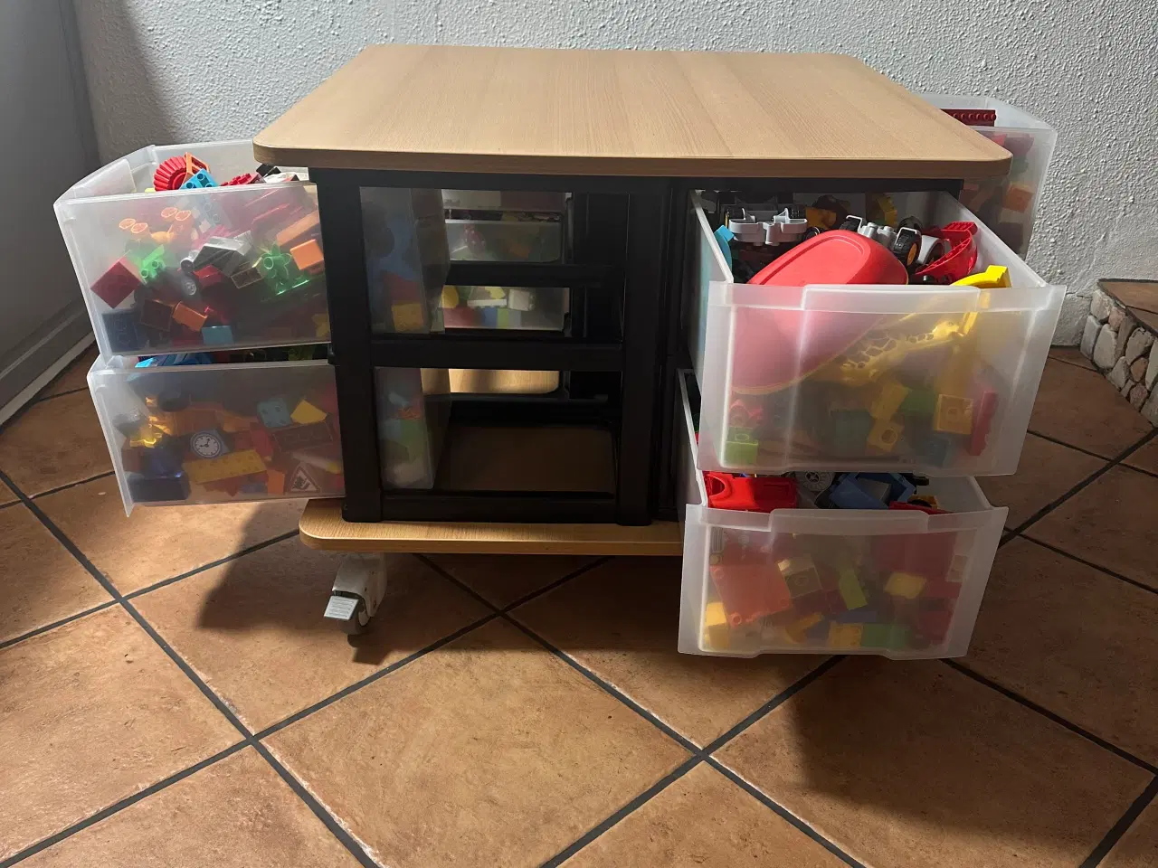 Billede 4 - Opbevaringsbord til Lego med 8 skuffer  