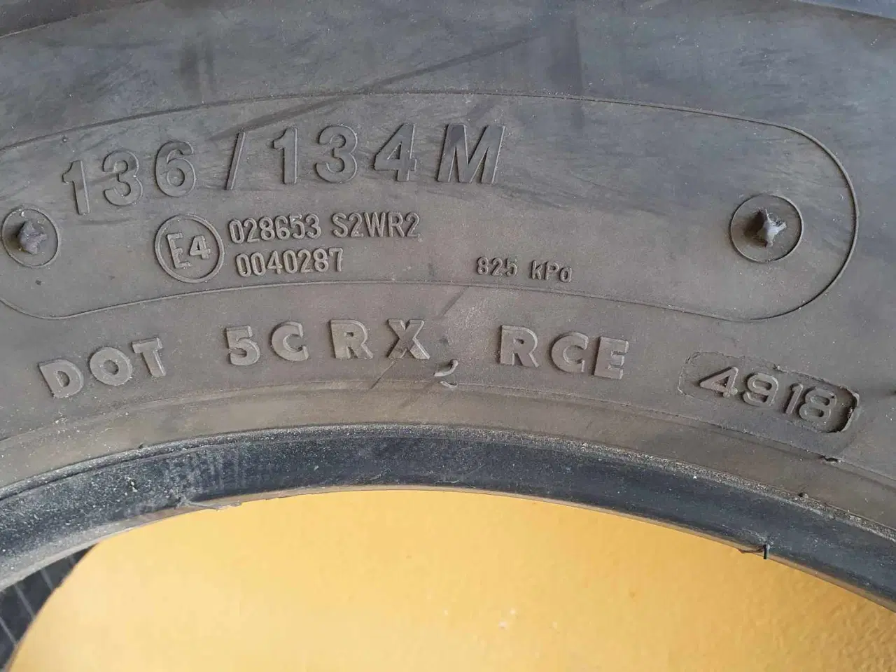 Billede 1 - Dæk 245/70R 19.5