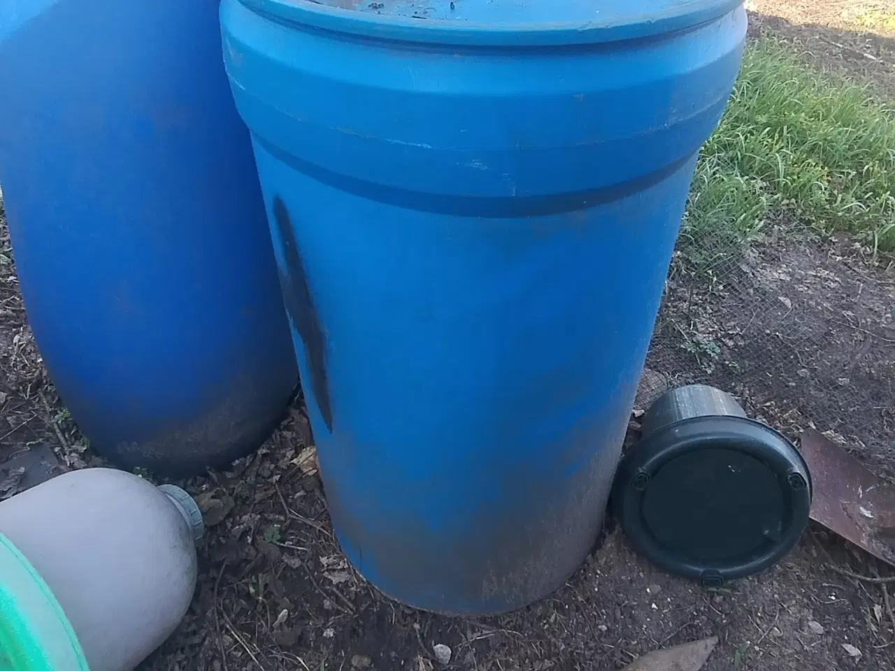 Billede 1 - Foder tønde sælges 