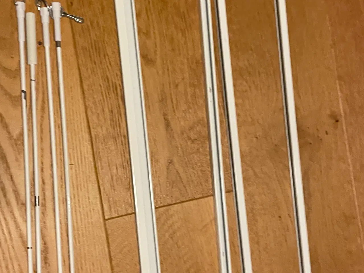 Billede 2 - Gardinskinner (4 stk) metal hvide