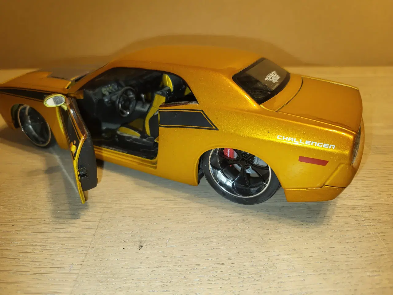 Billede 2 - Modelbil.DODGE CHALLENGER CONCEPT HEMI 6.1 (2006) 