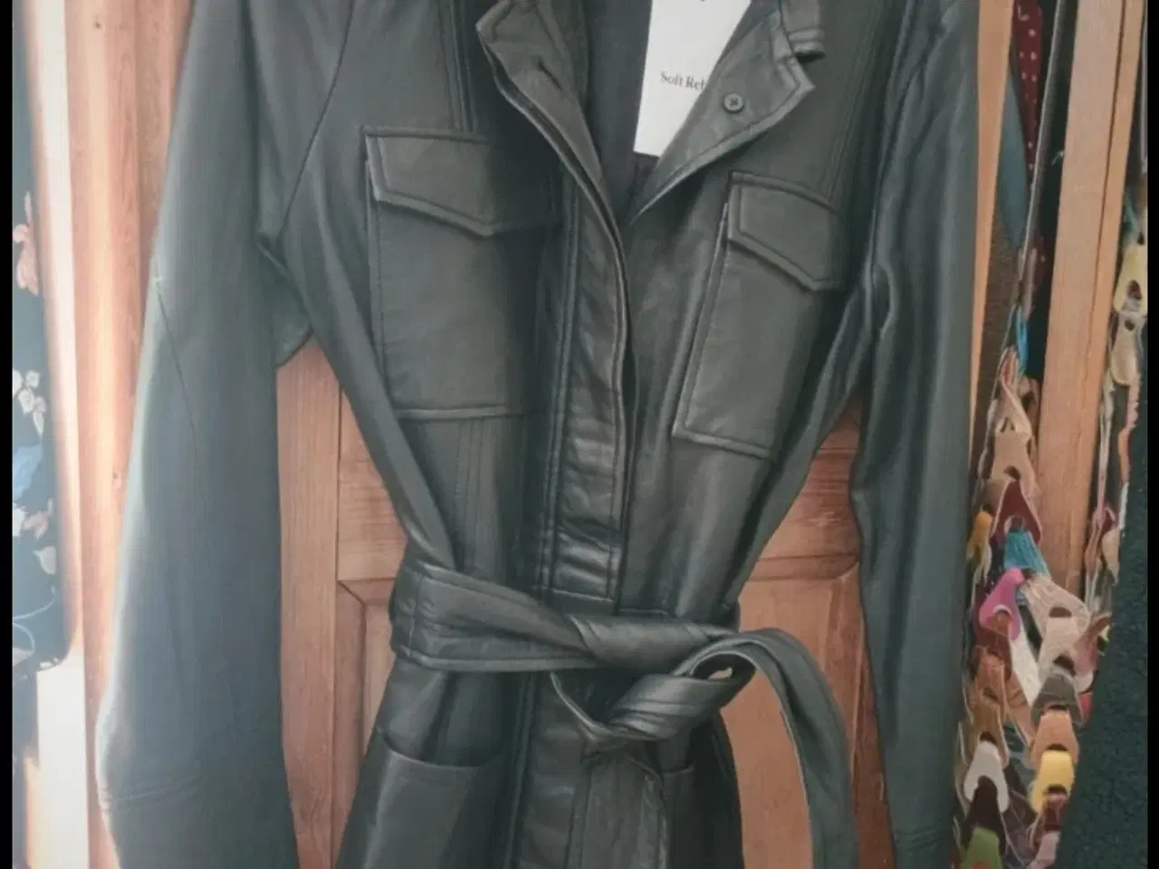 Billede 9 - Skindjakke, Soft Rebels sort med aftageligt bælte