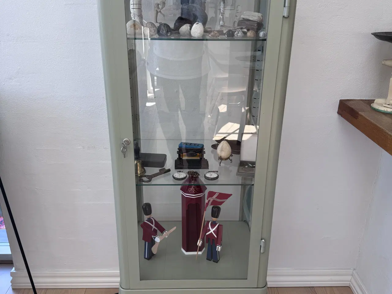 Billede 1 - Vitrineskab - Ikea