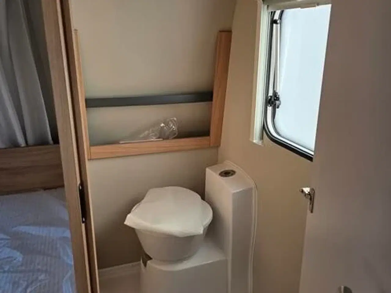 Billede 13 - Knaus SPORT 450  FU -  EFTERÅRTILBUD  Mover Kr: 1. Spar 18.698