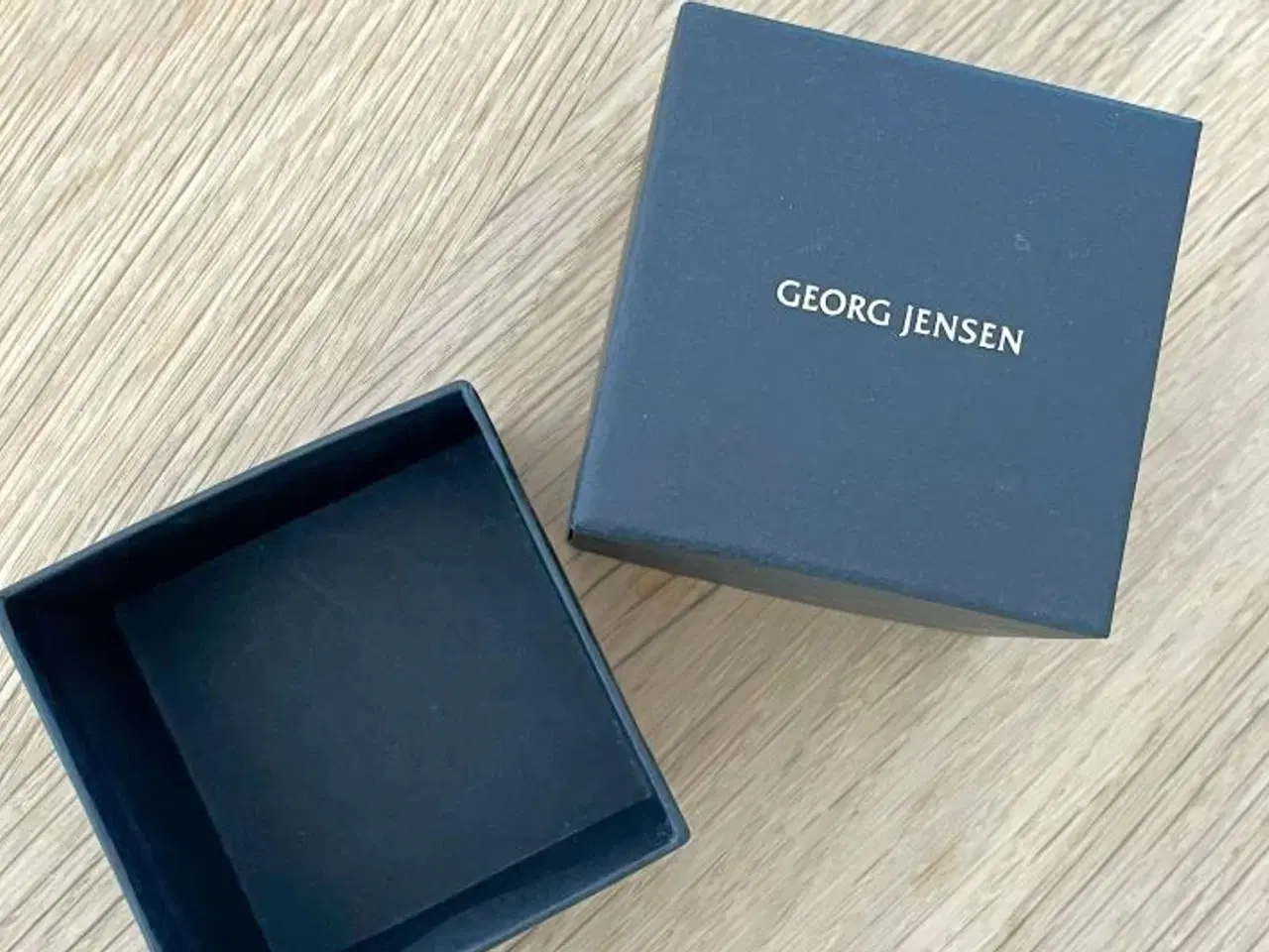 Billede 1 - Georg Jensen smykkeæske med logo