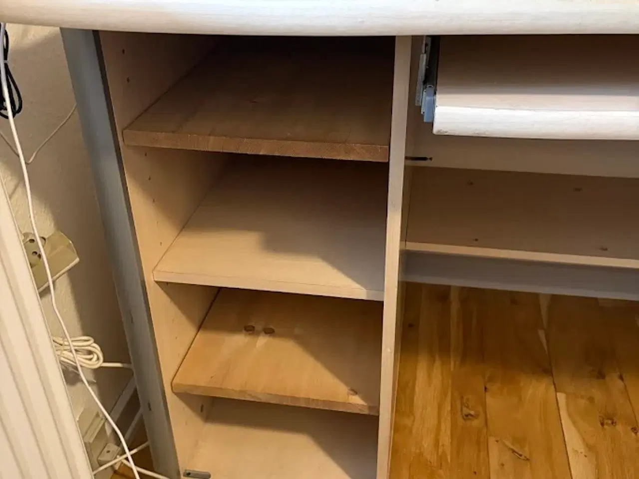 Billede 2 - Skrivebord