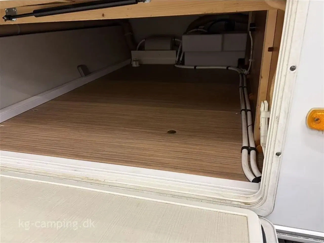 Billede 9 - 2015 - Hymer Eriba Feeling 425 Lille let rejse vogn med fortelt. Står yderst velholdt.