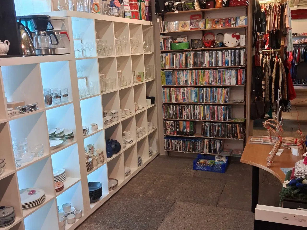 Billede 17 - STORT tøj og loppemarke